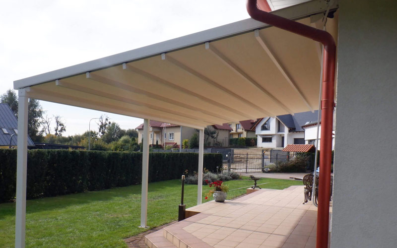 سقف ریلی حیاط