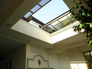 سقف متحرک شیشه ای